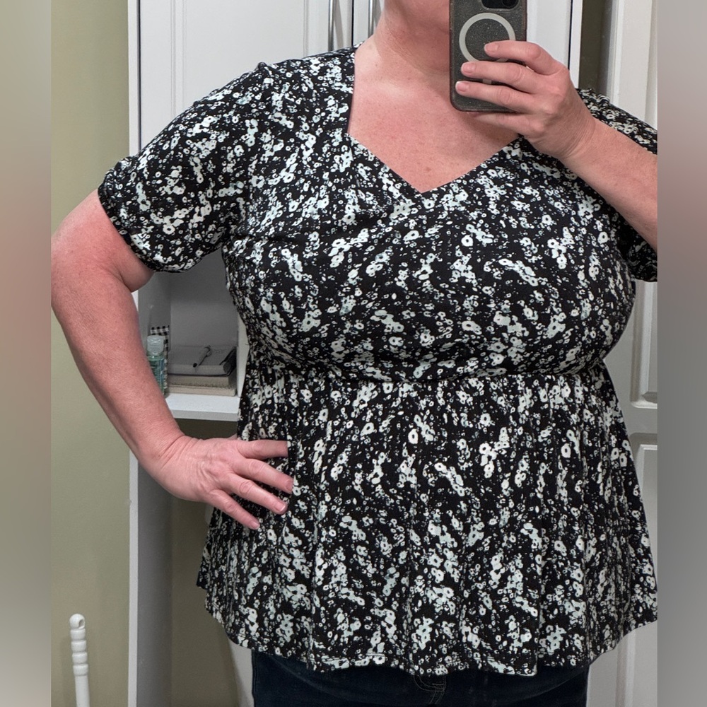 Lane Bryant 18/20 crossover sweetheart neck top EUC